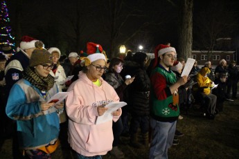 2018-caroling-on-common-019-16