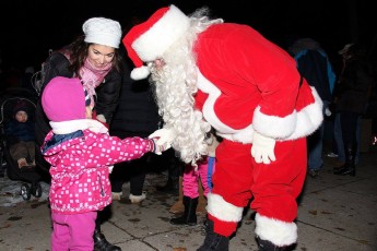 2014-holiday-tree-lighting-002