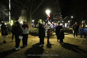 2025-foxboro-jaycees-caroling-on-common-811