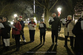 2025-foxboro-jaycees-caroling-on-common-806