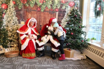 2025-Foxboro-Jaycees-Santa-Light-Uptown-607