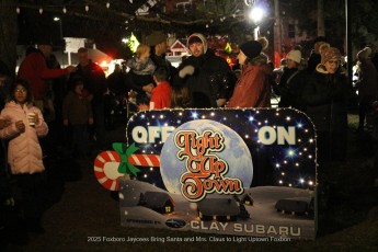 2025-Foxboro-Jaycees-Santa-Light-Uptown-700