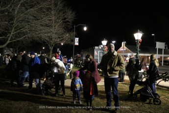 2025-Foxboro-Jaycees-Santa-Light-Uptown-906