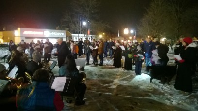 2013-caroling-on-common-01