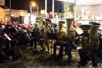 2016-caroling-on-common-011