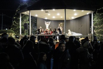 2018-caroling-on-common-019-06