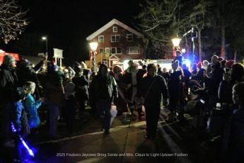 2025-Foxboro-Jaycees-Santa-Light-Uptown-703