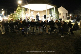 2025-foxboro-jaycees-caroling-on-common-801