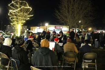 2025-foxboro-jaycees-caroling-on-common-812