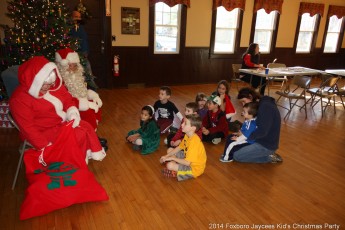 2014-jaycee-christmas-kids-party-049