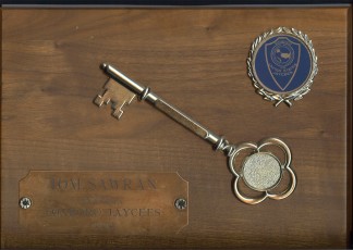 1992-Installation-Banquet-Sawran-Key-Man