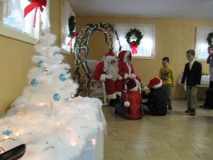 2008-kids-christmas-party-56