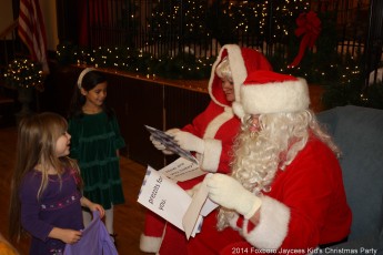 2014-jaycee-christmas-kids-party-025
