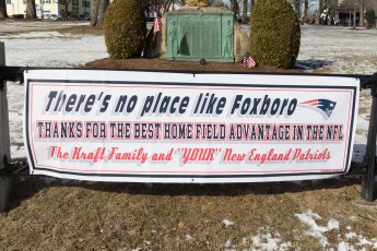 2019-PatsRally-RG--FarmerBanner-8007
