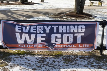 2019-PatsRally-RG--FarmerBanner-8026