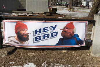 2019-PatsRally-RG--FarmerBanner-8001