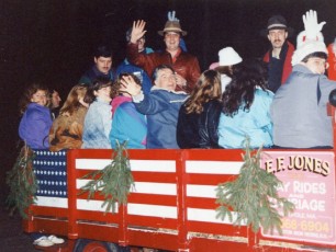 1993-christmas-caroling-hayride-05