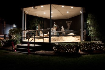 2012-nativity-setup-102
