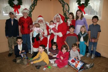 2008-kids-christmas-party-76