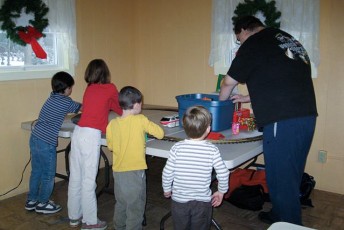 2008-kids-christmas-party-80