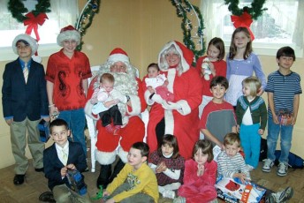 2008-kids-christmas-party-96