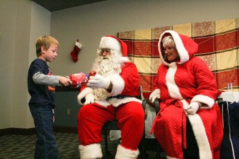 2010-kids-christmas-party-139